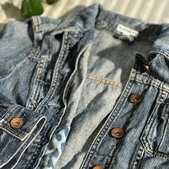 Express Jean Jacket 🌱 - Picture 3 of 3